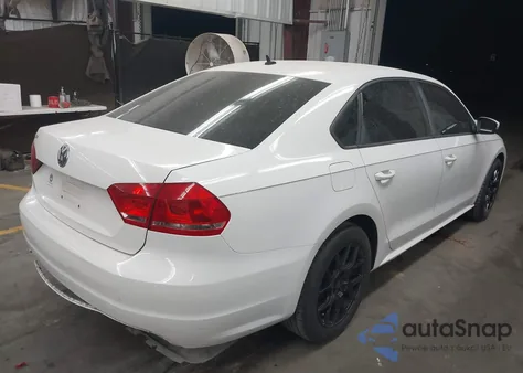 2013 Volkswagen Passat S z USA, uszkodzony, nr VIN 1VWAP7A34DC021386